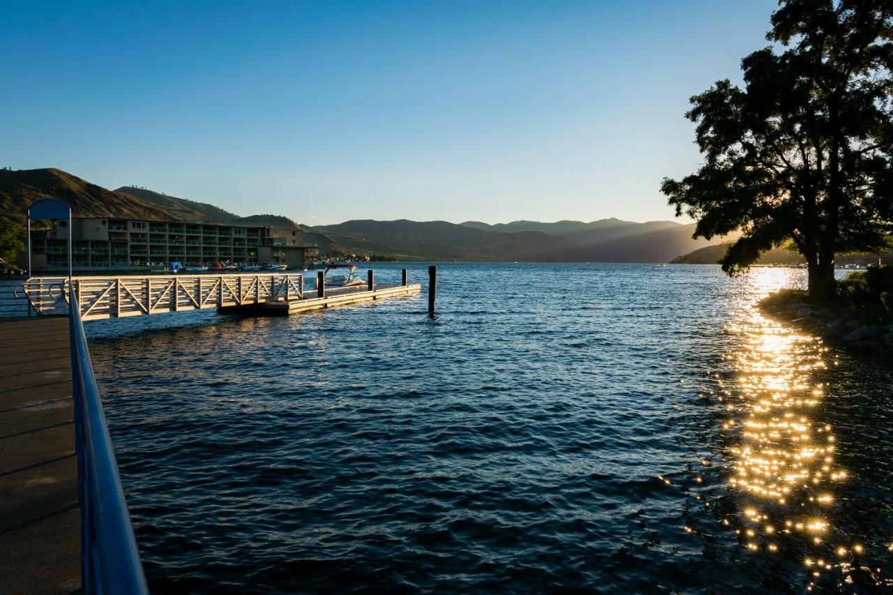 Chelan Resort Suites: Water Sunset ภายนอก รูปภาพ