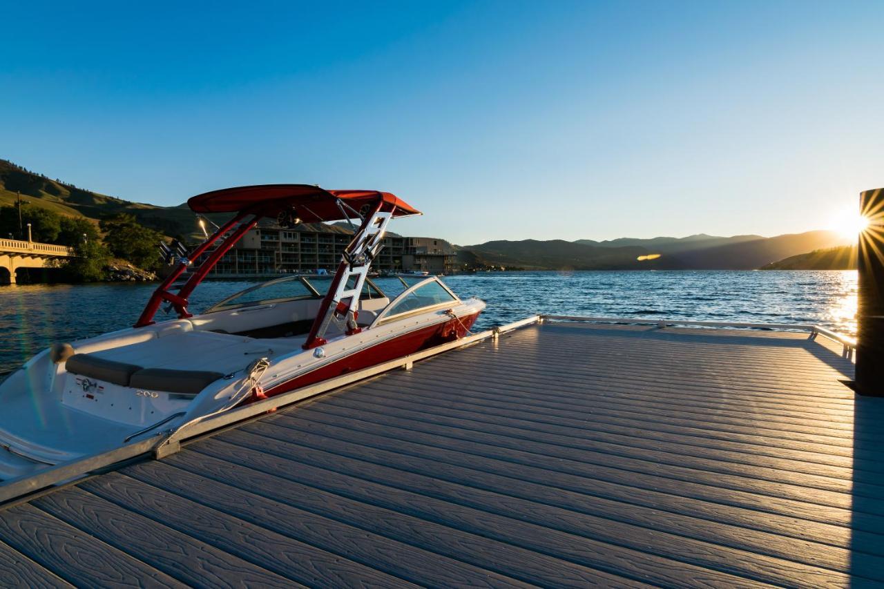 Chelan Resort Suites: Water Sunset ภายนอก รูปภาพ